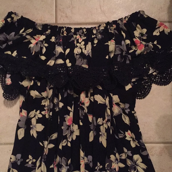 Off the shoulder dress - Picture 2 of 3